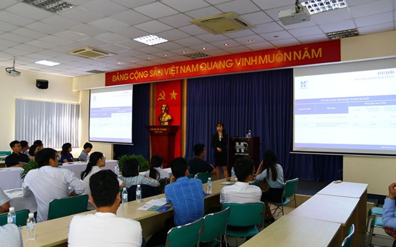 Chào Mừng Đoàn Học Viên Đại Học Fulbright Việt Nam Đến Tham Quan Khu Công Nghiệp Hiệp Phước | Hiep Phuoc 工業団地株式会社