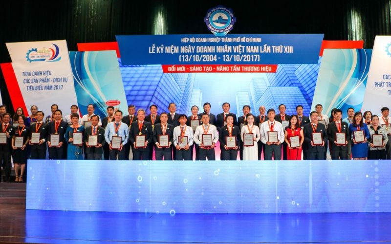 Hình Ảnh Lễ Tôn Vinh Doanh Nghiệp Tiêu Biểu 2017 | Hiep Phuoc 工業団地株式会社