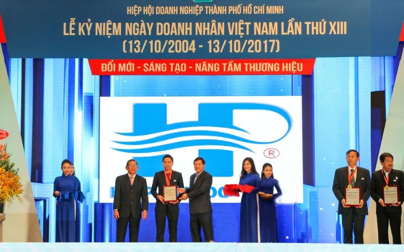 Hình Ảnh Lễ Tôn Vinh Doanh Nghiệp Tiêu Biểu 2017 | Hiep Phuoc 工業団地株式会社